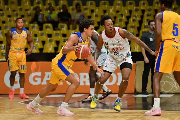Jogo pegado teve emoção até o fim entre Fortaleza Basquete Cearense e Pato Basquete no Torneio Abertura NBB