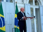 Lula conversa com a imprensa após participar do G7 Lula conversa com a imprensa após participar do G7