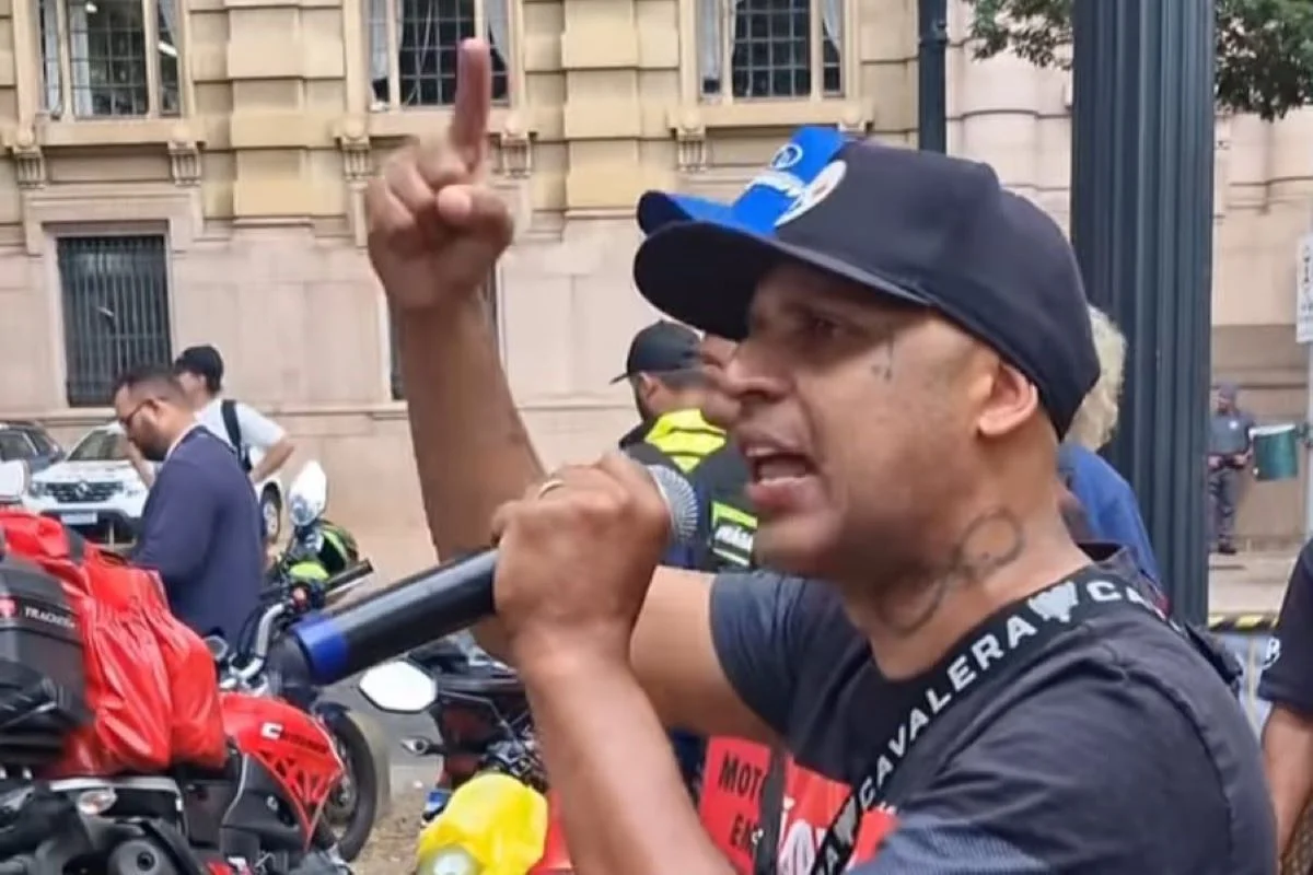 "Motoboy de Lula" aciona MPF após visita de Flávio a espaço da gestão Nunes