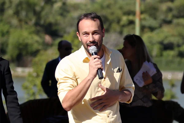 Diretor-adjunto do Zoológico pede “fora Temer” em entrevista à TV
