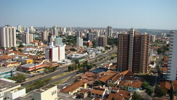 Acidente com ônibus mata mulher e deixa 37 feridos em Bauru