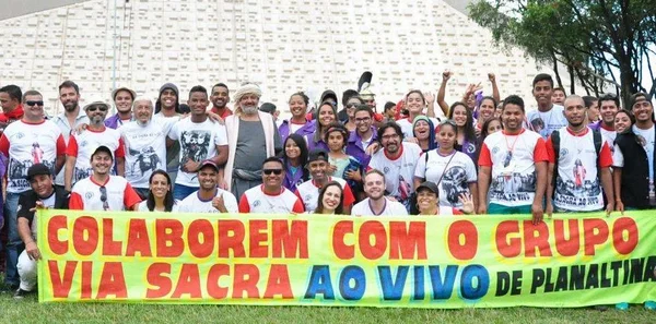 Via-crúcis de Planaltina faz vaquinha para arrecadar dinheiro destinado ao evento. Grupo promoveu até pedágio na Esplanada