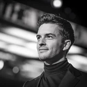 Jonathan é britânico