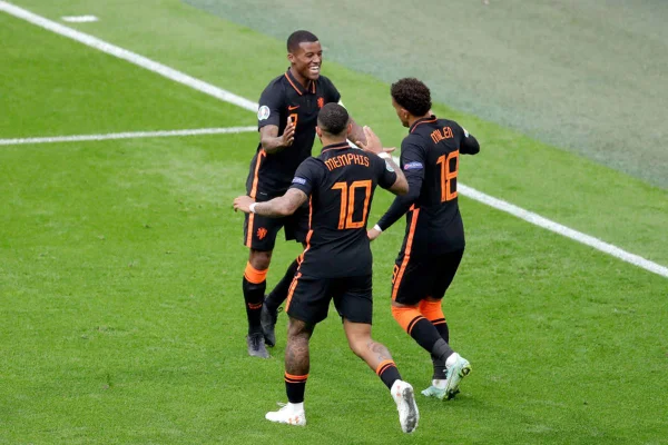 Holanda derrota a Macedônia do Norte por 3 x 0