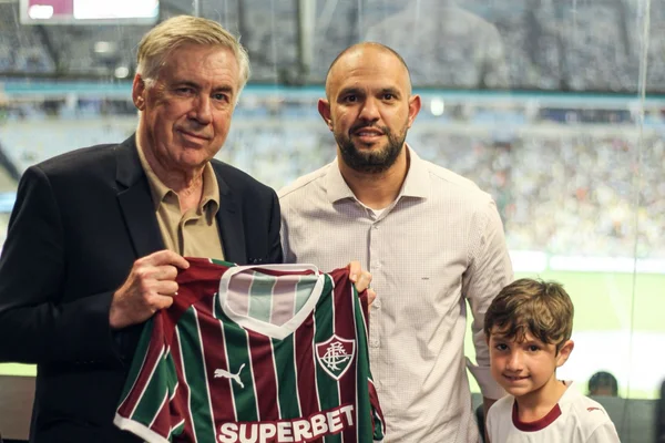 Ancelotti vai ao Maracanã e assiste vitória do Fluminense sobre Grêmio