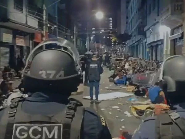 De mula a barraqueiro: polícia mapeia cargos do tráfico na Cracolândia