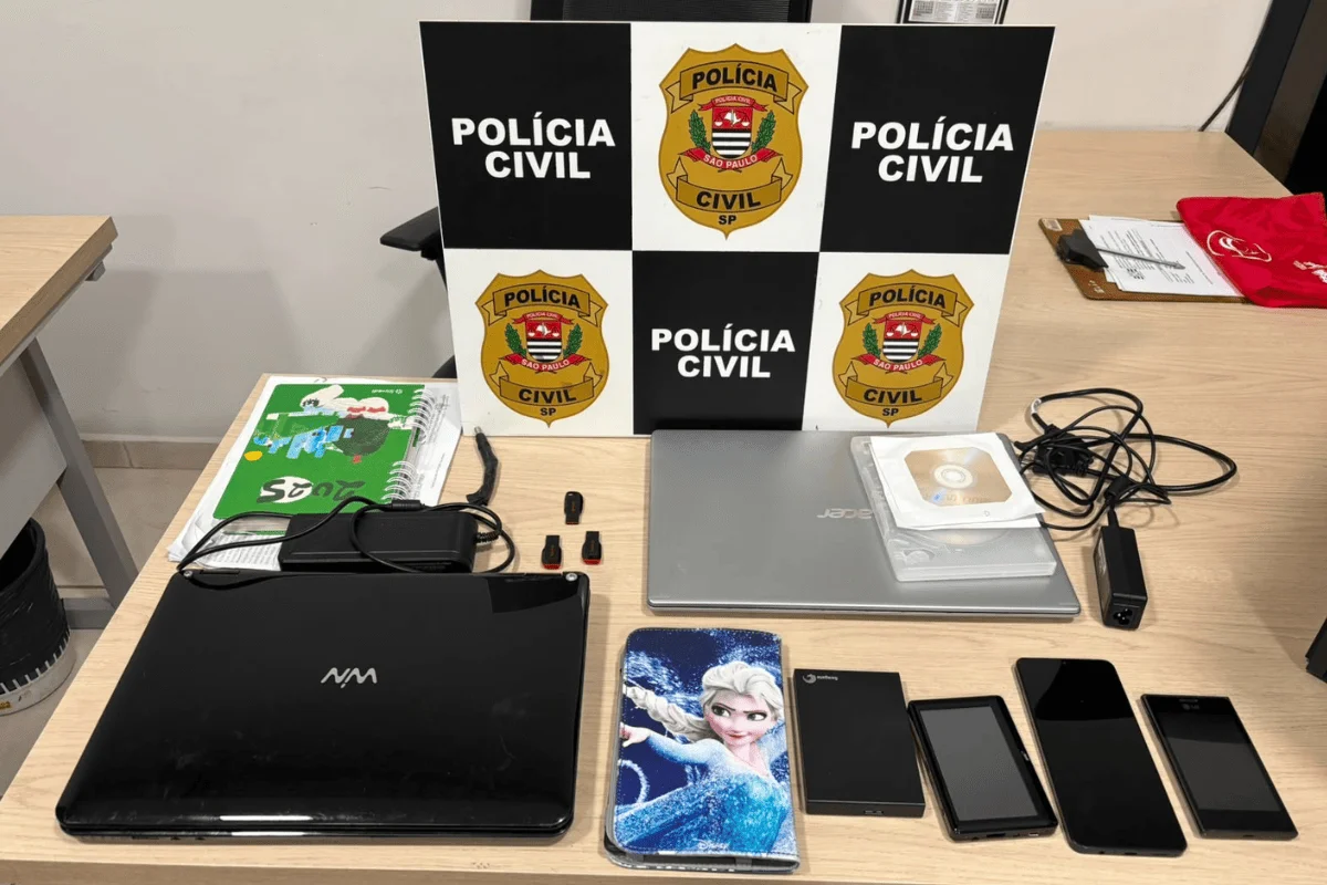 Ao todo, foram cumpridas 21 prisões e 107 buscas e apreensões e o prejuízo em razão dos golpes soma cerca de R$ 11,8 milhões Ao todo, foram cumpridas 21 prisões e 107 buscas e apreensões e o prejuízo em razão dos golpes soma cerca de R$ 11,8 milhões