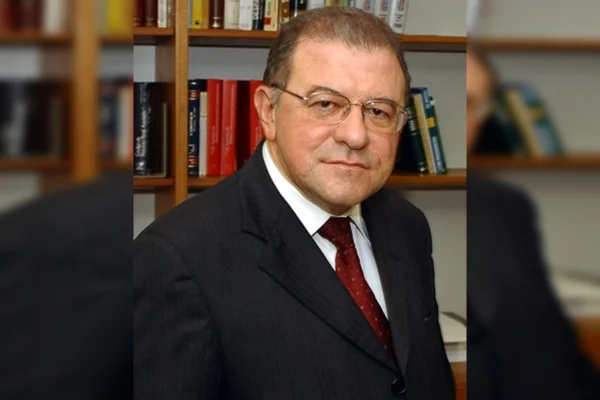Ex-ministro do STJ Paulo Medina morre, aos 79 anos, vítima da Covid-19
