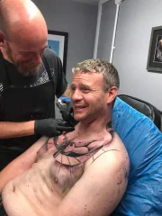 Homem faz tatuagem inusitada e imagem viraliza na internet - imagem 2