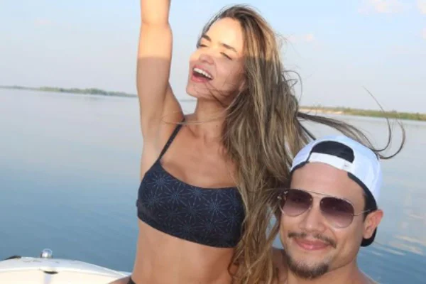 Ex de Israel Novaes expõe traição do sertanejo com atual esposa - destaque galeria Ex de Israel Novaes expõe traição do sertanejo com atual esposa - destaque galeria