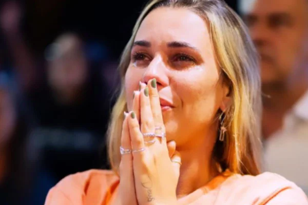 Foto colorida da ex-BBB Marien Carrettero - Metrópoles