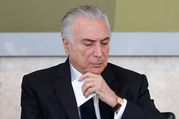 Temer é recebido com protestos em Roraima, onde discute imigração