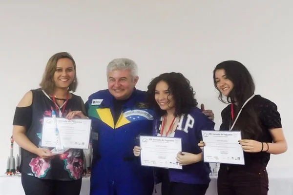 Equipe do DF é vice-campeã da Mostra Brasileira de Foguetes
