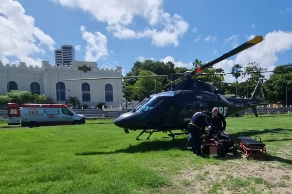 Imagem colorida de helicóptero - Metrópoles