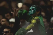 Criança fantasiada de Hulk na Arena MRV