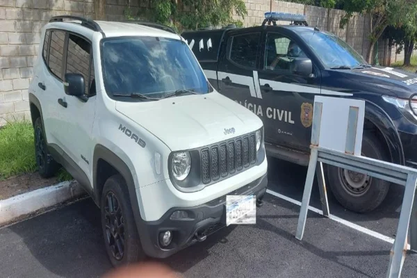 Advogado tenta levar carro usando documento falso