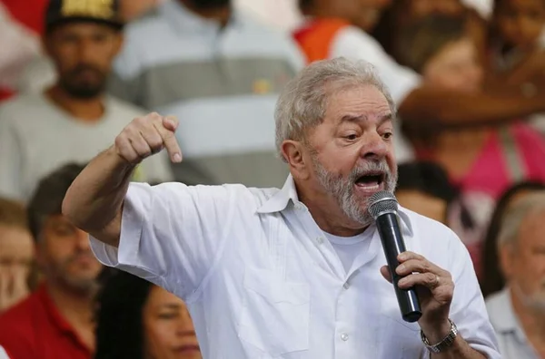 Lula já articula resistência a Temer