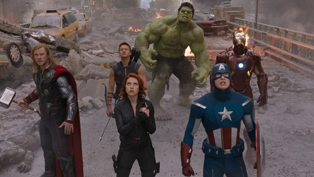<b>Os Vingadores (2012)</b>, de Joss Whedon. Em certo sentido, a conclusão da Fase Um tornou o MCU o que ele é hoje. Foi o primeiro filme da editora a reunir os super-heróis contra uma ameaça de fato interplanetária e a atingir mais de US$ 1 bilhão nas bilheterias – algo que se repetiria com frequência <b>Os Vingadores (2012)</b>, de Joss Whedon. Em certo sentido, a conclusão da Fase Um tornou o MCU o que ele é hoje. Foi o primeiro filme da editora a reunir os super-heróis contra uma ameaça de fato interplanetária e a atingir mais de US$ 1 bilhão nas bilheterias – algo que se repetiria com frequência