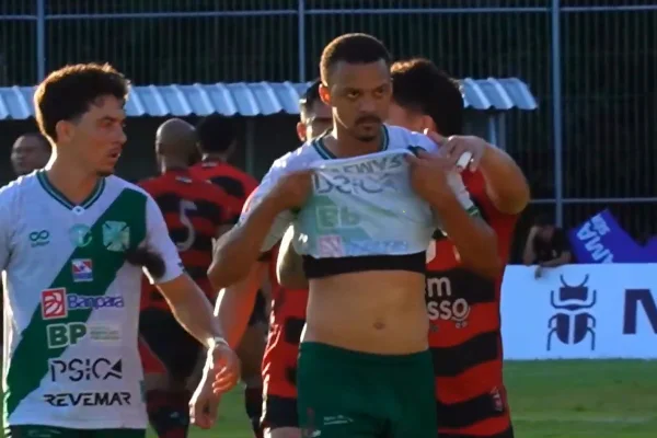 Jogador Paranhos expulso da Tuna Luso após agredir o árbitro na Série D
