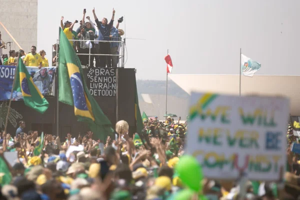 Bolsonaro discursa em tom de ameaça: Judiciário pode “sofrer aquilo que não queremos” - destaque galeria