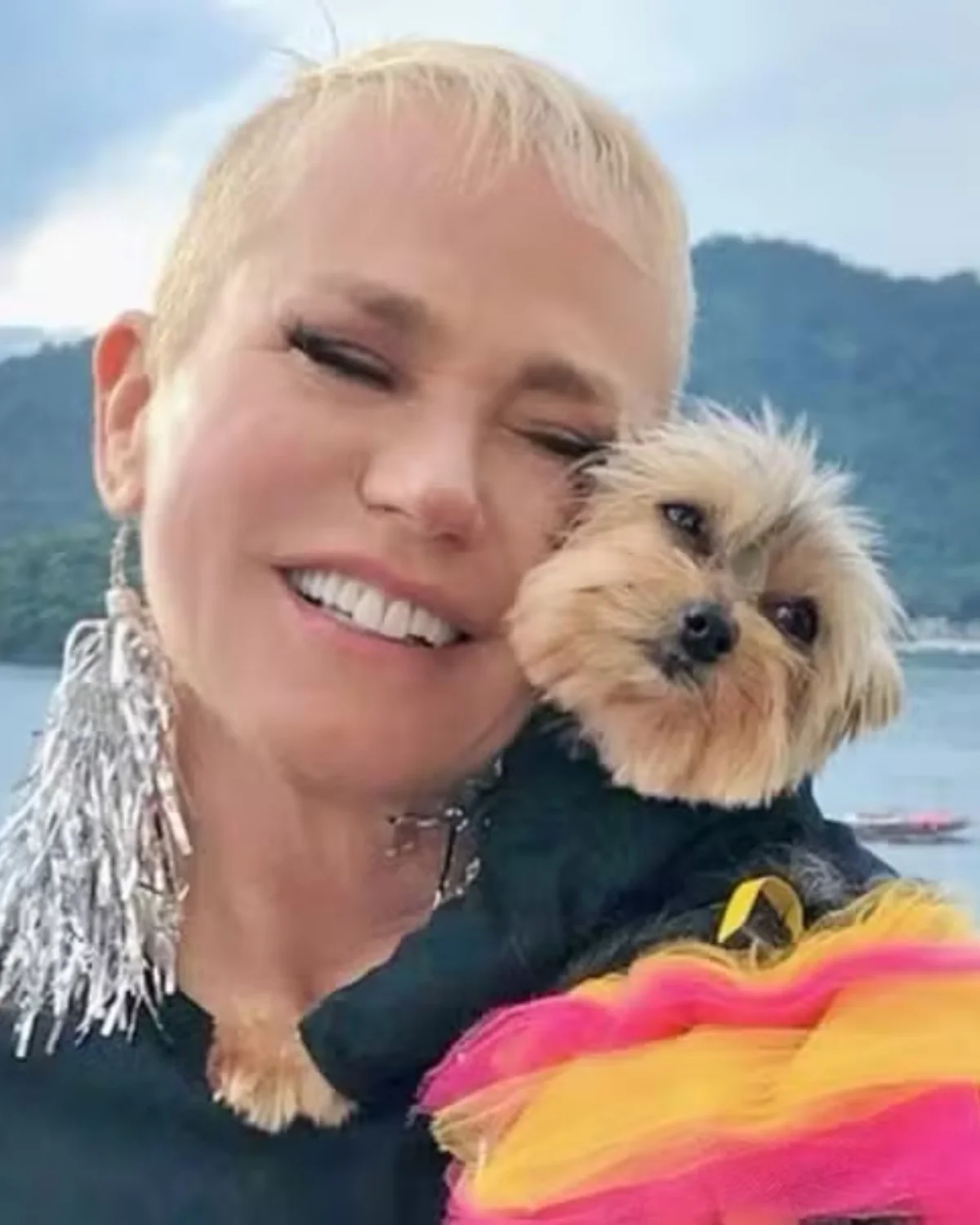 Xuxa Menghel e sua cadelinha Doralice Xuxa Menghel e sua cadelinha Doralice