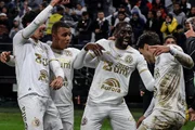 Marcinho brilha, faz dois e Chapecoense vence Corinthians de virada em SP