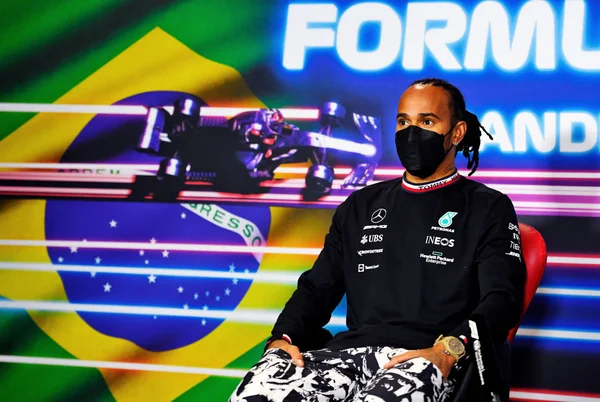Hamilton em coletiva de imprensa para o GP do Brasil de Fórmula 1