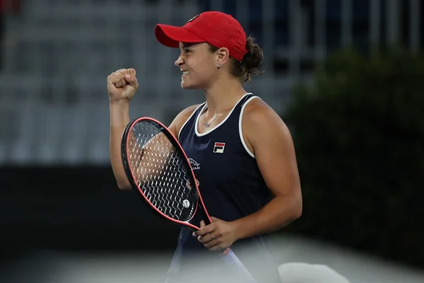 Número 1 do mundo, Barty vence e vai à final em Adelaide