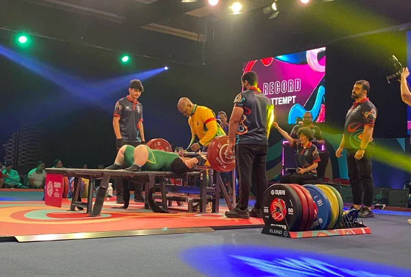 Histórico: paratleta brasileira vence Mundial de halterofilismo