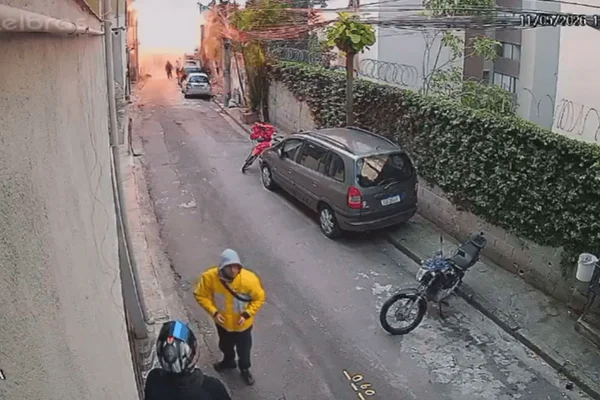 Imagem colorida de explosão de gás no Jaguaré - Metrópoles