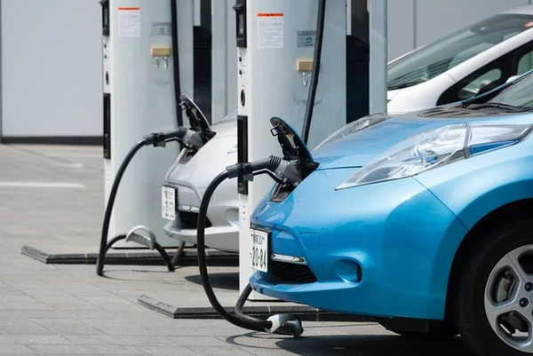 Frota mundial de carros elétricos cresce 55% em um ano