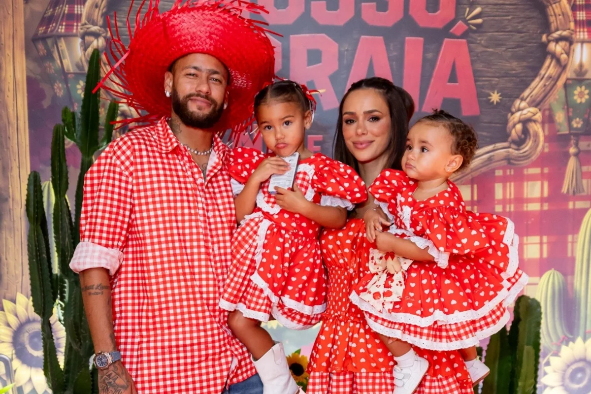 Neymar, Mavie, Bruna Biancardi e Mel. Neymar, Mavie, Bruna Biancardi e Mel.