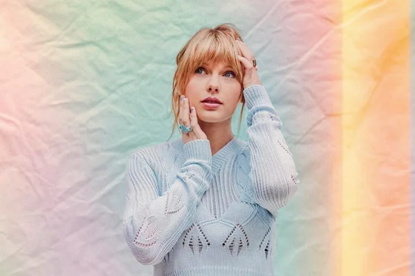 Veja como Taylor Swift redefiniu o próprio estilo a cada álbum
