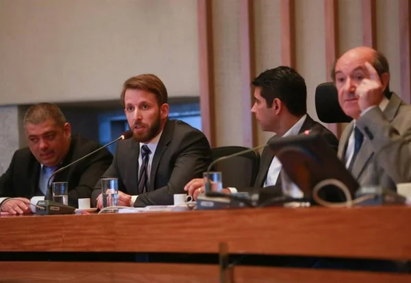 Jornalista confirma que ajudou a cobrar apuração de grampos na Saúde