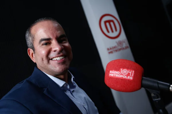 Fred Linhares fala sobre estreia na Rádio Metrópoles: “Programa de polícia descontraído”