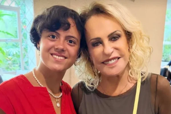 Ana Maria Braga celebra 15 anos da neta e se declara