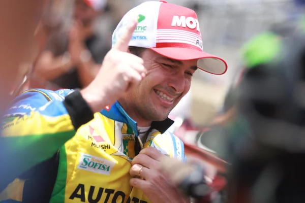 Foto colorida de Nelsinho Piquet Jr. - Metrópoles