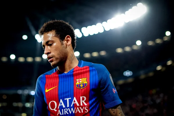 Neymar não desiste e continua “se oferecendo” ao Barcelona