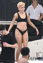 Halsey no iate em Miami Halsey no iate em Miami