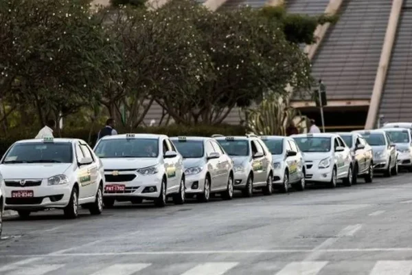 Semob cassa 17 permissões de táxi no DF. Saiba os nomes