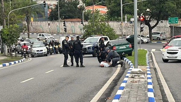 Imagem colorida mostra abordagem truculenta a policial penal
