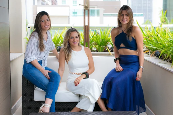 Camila Vellasco, Bárbara Barros e Ticiana Venâncio dão dicas para montar uma mala de verão