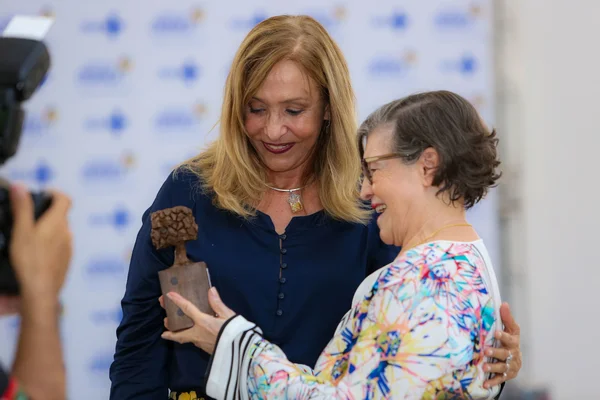 Mariza Campos Gomes da Silva é homenageada na celebração de 4 anos do Hospital da Criança de Brasília