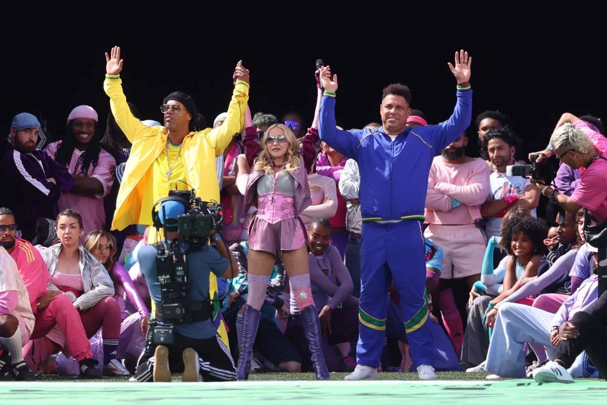 Madonna com Ronaldinho Gaúcho e Ronaldo Madonna com Ronaldinho Gaúcho e Ronaldo