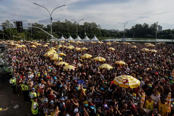 Saiba como ficará o transporte público em São Paulo no final de semana de Pós-Carnaval. Esquema especial será montado para o sambódromo - Metrópoles