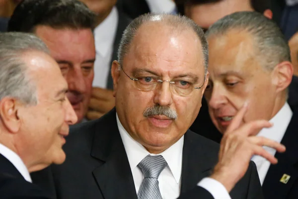 Ministro diz que população não tem de se alarmar com o Estado Islâmico