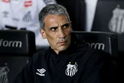 Juan Pablo Vojvoda, técnico do Santos. Juan Pablo Vojvoda, técnico do Santos.