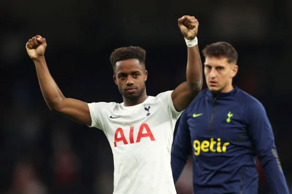 Tottenham bate o Arsenal e esquenta briga por vaga na Champions