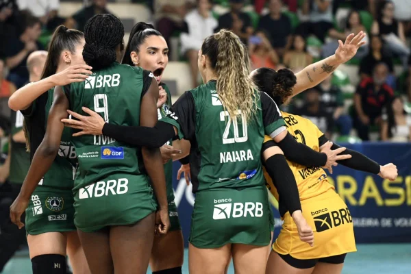 Foto colorida do Brasília Volei