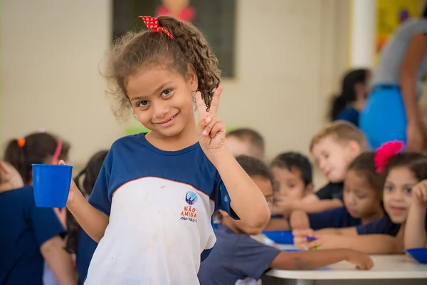 Fazer o Bem: Mão Amiga, o projeto social do Colégio Everest